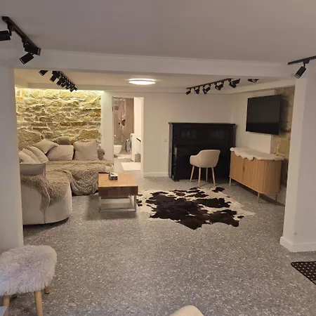 Langa Arena Cu 2 Camere, Bucatarie, Baie Si Camara Apartmán Kluž