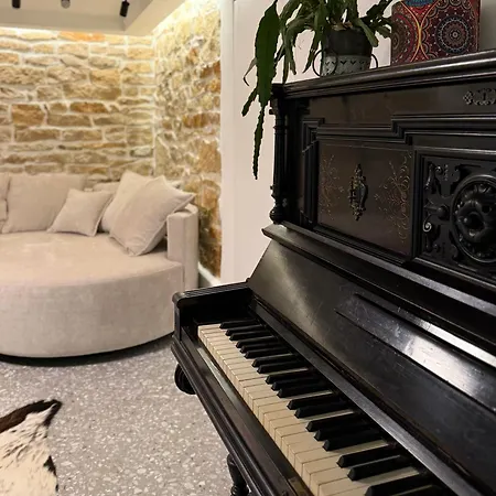 Langa Arena Cu 2 Camere, Bucatarie, Baie Si Camara *