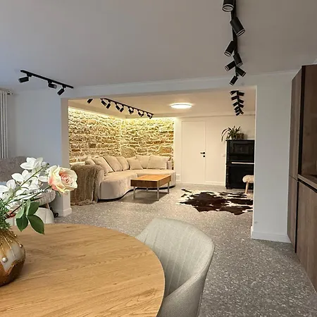 Apartmán Langa Arena Cu 2 Camere, Bucatarie, Baie Si Camara