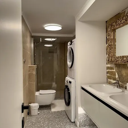 Langa Arena Cu 2 Camere, Bucatarie, Baie Si Camara