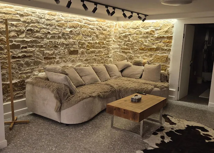 Apartmán Langa Arena Cu 2 Camere, Bucatarie, Baie Si Camara Kluž