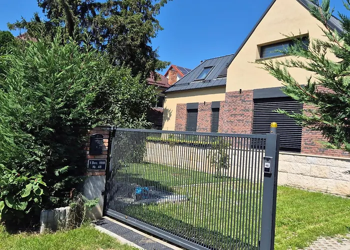 Langa Arena Cu 2 Camere, Bucatarie, Baie Si Camara *