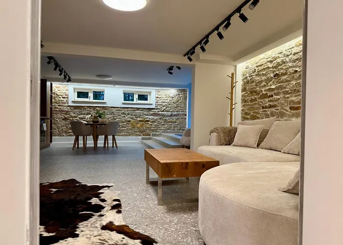 Langa Arena Cu 2 Camere, Bucatarie, Baie Si Camara * Kluž