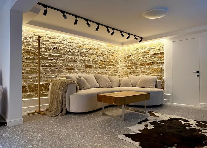 Langa Arena Cu 2 Camere, Bucatarie, Baie Si Camara *