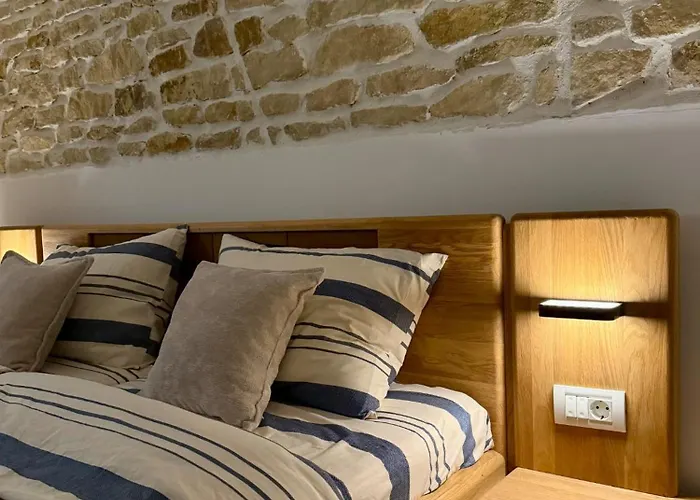 Langa Arena Cu 2 Camere, Bucatarie, Baie Si Camara