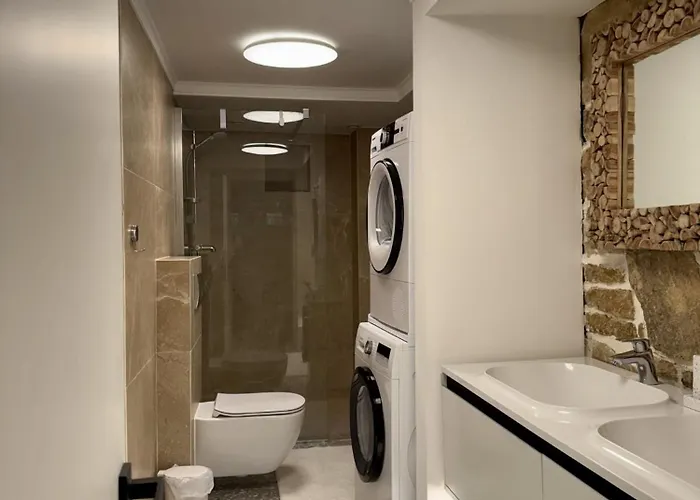 Langa Arena Cu 2 Camere, Bucatarie, Baie Si Camara